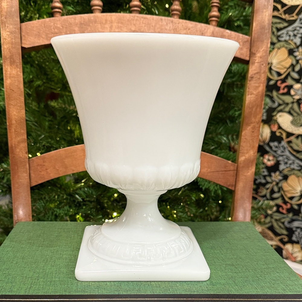 🎄Vintage E. O. Brody CO Milk Glass White Footed Urn Pedestal Vase J-2520 MJ-44